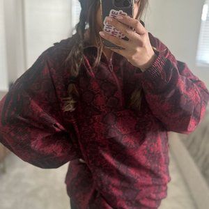 SNAKESKIN-PRINT WINDBREAKER (ALL GENDER)